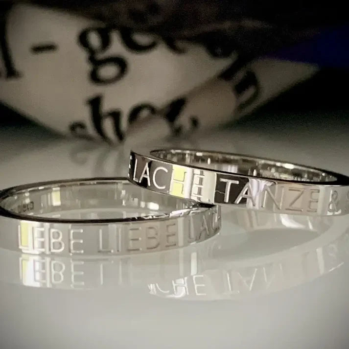 Mantraring - LEBE LIEBE LACHE TANZE & SINGE