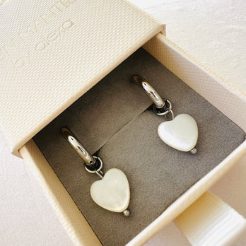 Hoop - Ohrringe mit Perlmutt‑Herz